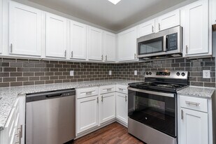 The Henderson in Fort Worth, TX - Building Photo