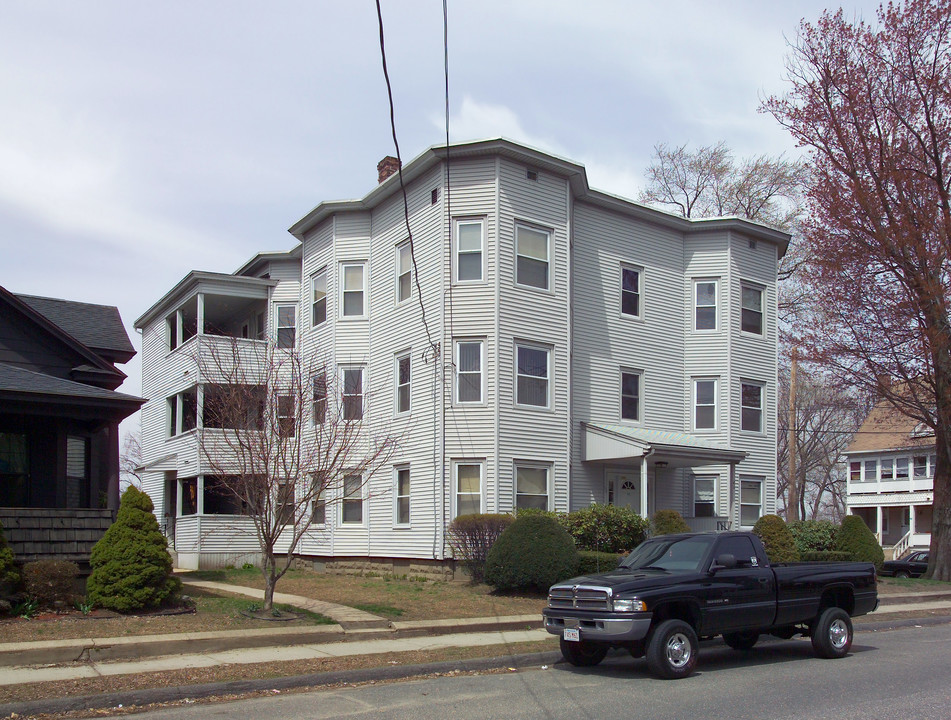 46 Rivers Ave in Chicopee, MA - Foto de edificio