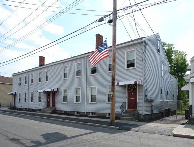 27-33 Hudson Ave in Green Island, NY - Foto de edificio - Building Photo