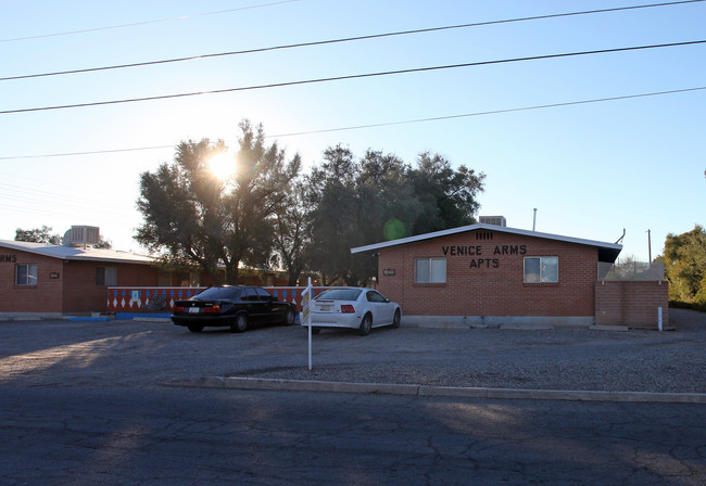 Venice Arms Apartments in Tucson, AZ - Foto de edificio - Building Photo