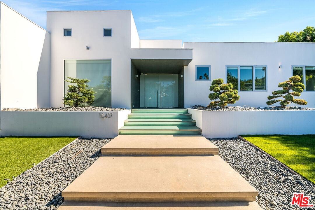 16457 Westfall Pl in Los Angeles, CA - Building Photo