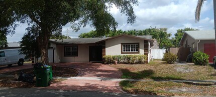 9531 NW 8th St in Pembroke Pines, FL - Building Photo - Building Photo