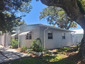 401 S Pine St in New Smyrna Beach, FL - Building Photo - Building Photo