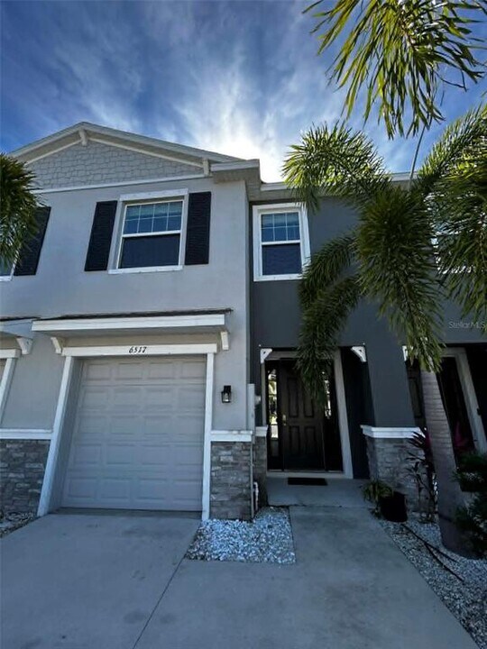 6517 Serenity Fall Ln in Sarasota, FL - Building Photo
