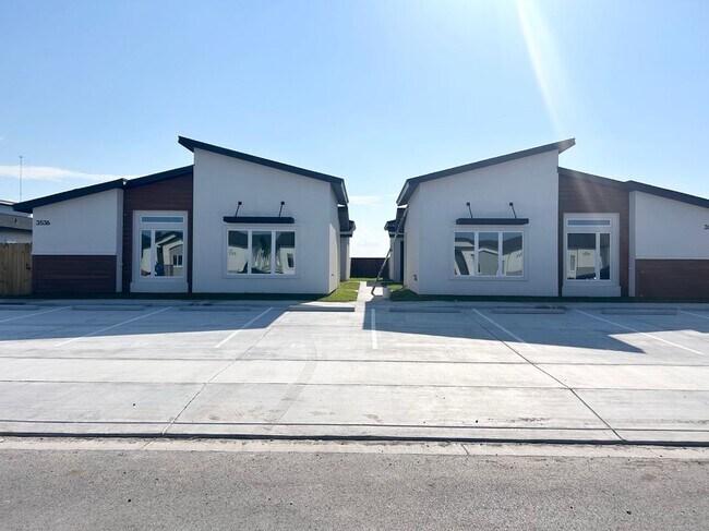 3536 Hidalgo Cir