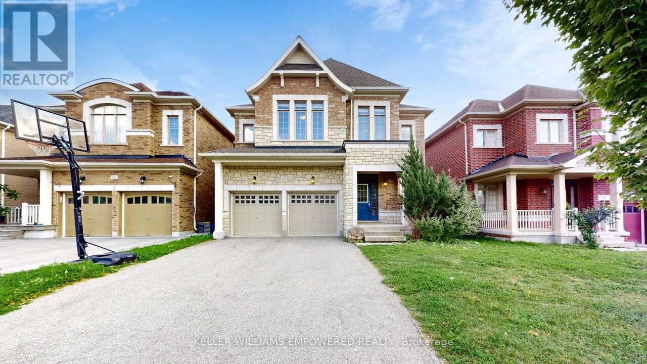 138 Crane St in Aurora, ON - Building Photo