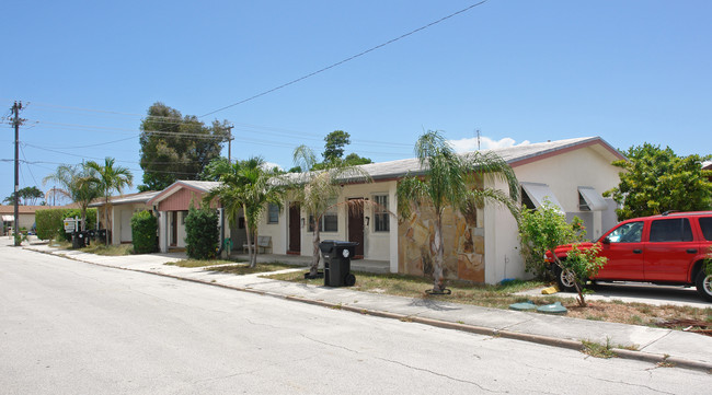 1011 9th Ave N in Lake Worth, FL - Building Photo - Building Photo