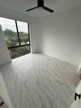 2283 NE 173rd St, Unit A12 in North Miami Beach, FL - Foto de edificio - Building Photo