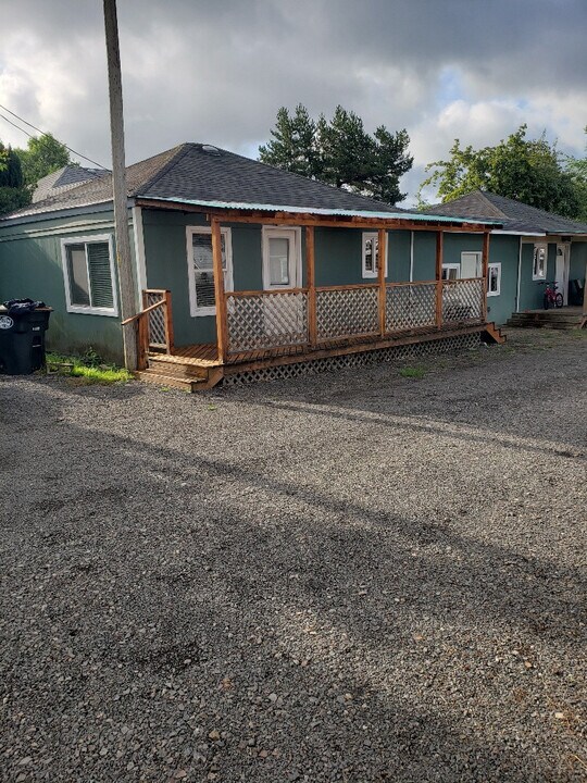 239 W State St in Mossyrock, WA - Building Photo