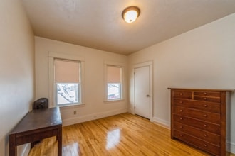 996 Pleasant St, Unit 1 in Worcester, MA - Building Photo - Building Photo