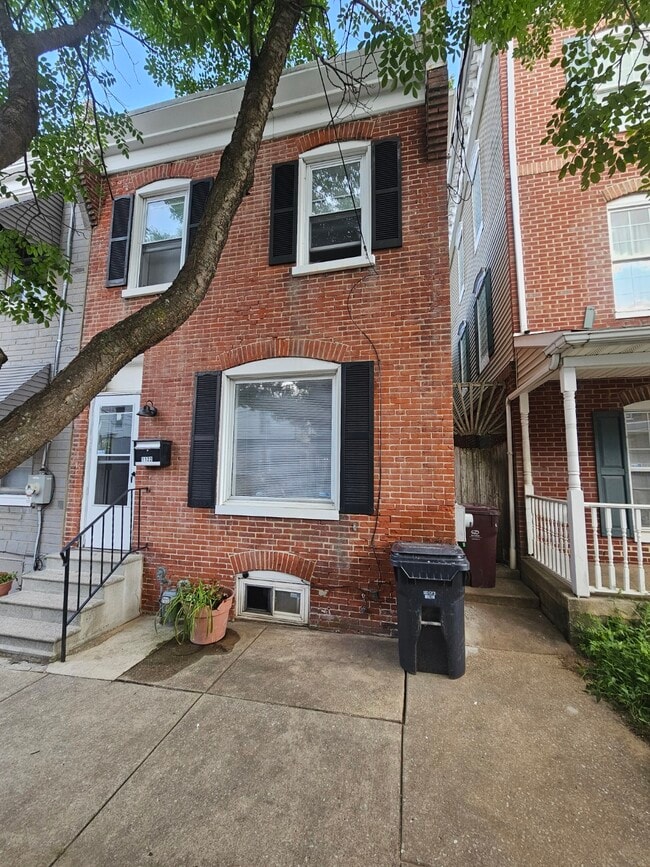 property at 1122 N Lombard St