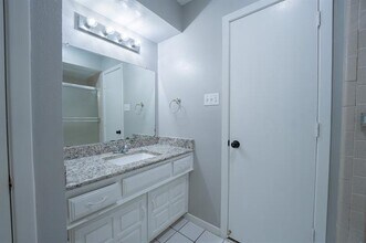 5406 Kingfisher Rd in Garland, TX - Foto de edificio - Building Photo