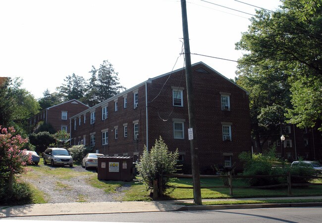 5723 10th Rd N in Arlington, VA - Foto de edificio - Building Photo