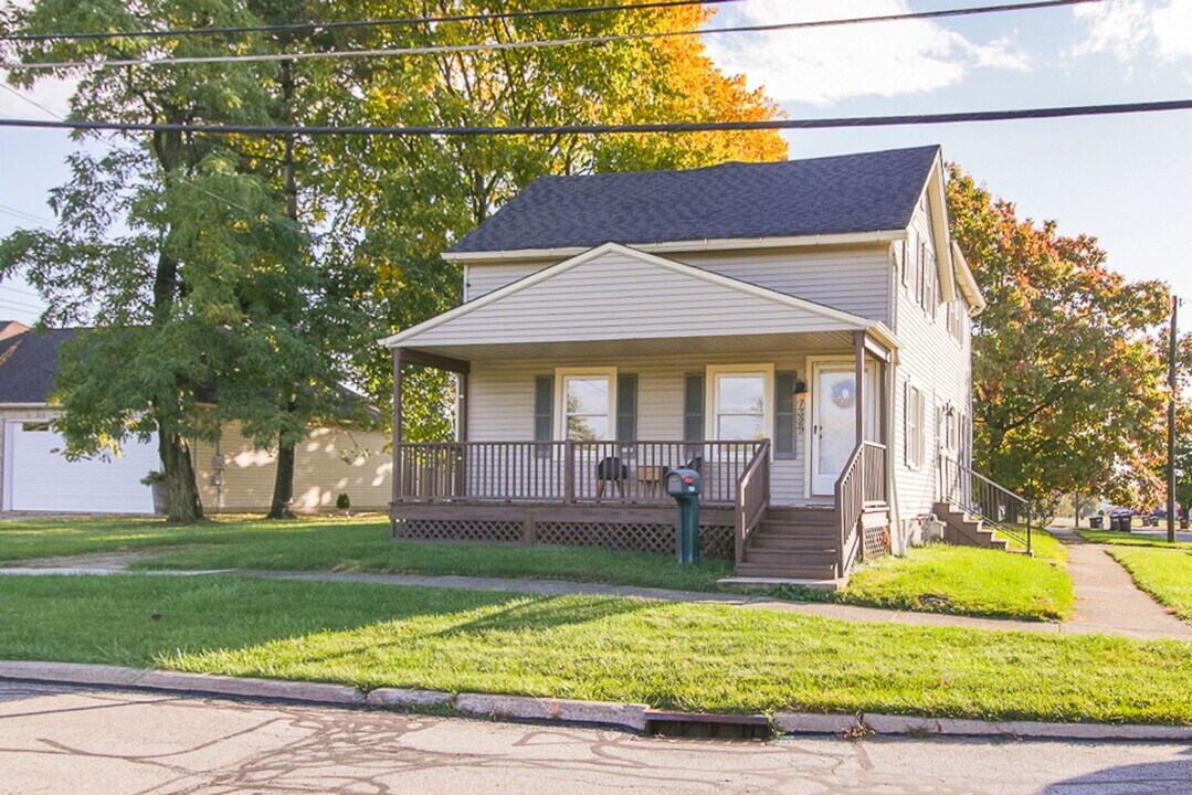 7329 Ward Rd in Parma, OH - Building Photo