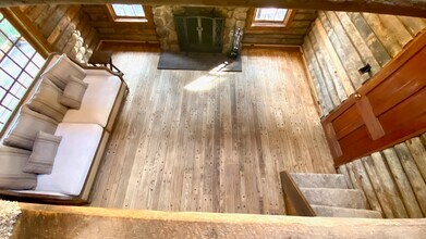 615 Falls Dr in Topanga, CA - Building Photo - Building Photo