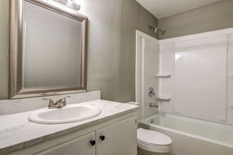 2400 Brookridge Dr in Texarkana, AR - Building Photo - Building Photo