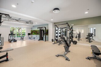 Weston Lakeside Apartments in Cary, NC - Foto de edificio - Building Photo