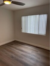 1256 Brockton Ave in Los Angeles, CA - Foto de edificio - Building Photo