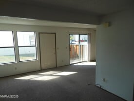 364 W D St in Fallon, NV - Building Photo