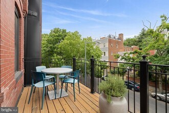 2242 Ontario Rd NW in Washington, DC - Building Photo - Building Photo