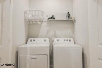 5001 Willowgate Loop, Unit 08-8407 in Tice, FL - Foto de edificio - Building Photo