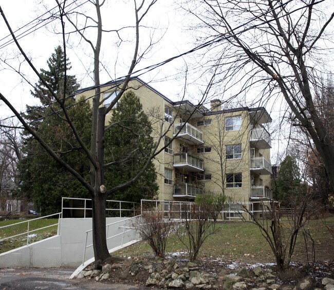 159-221 Russell Hill Rd in Toronto, ON - Building Photo - Building Photo