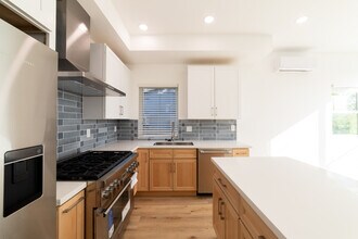 4369 Rosewood Ave in Los Angeles, CA - Building Photo - Building Photo