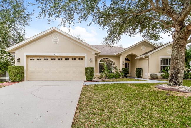 property at 1923 Southern Oak Loop