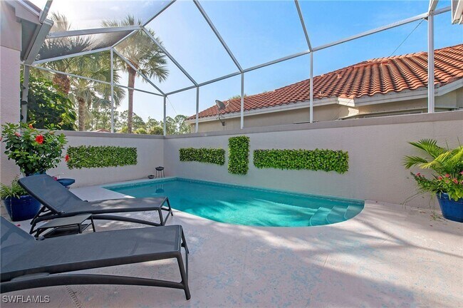 249 Sabal Lake Dr in Naples, FL - Foto de edificio - Building Photo