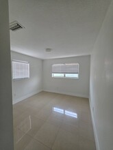 3292 SW 24th St in Miami, FL - Building Photo - Building Photo