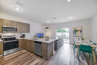171 NW 158th St in Miami, FL - Building Photo - Building Photo