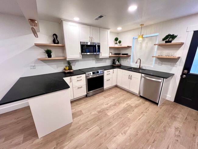 property at 214 W 7th St