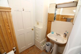 1715 E Riverside Pl in Milwaukee, WI - Foto de edificio - Building Photo
