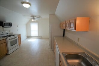 345 W Doty St, Unit 2 in Madison, WI - Foto de edificio - Building Photo