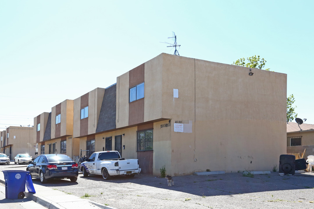 2100 High St SE in Albuquerque, NM - Building Photo