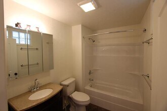 413 Concord Ave, Unit #2 in Greensburg, PA - Building Photo - Building Photo
