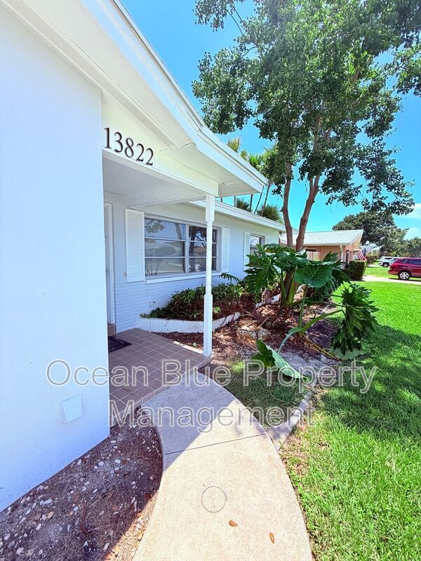 13822 Brewster Dr in Largo, FL - Building Photo - Building Photo