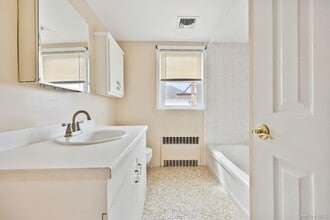 98 Lincoln Ave in Harrison, NY - Building Photo - Building Photo