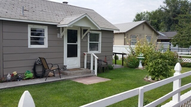 103 Holly St in Caldwell, ID - Building Photo