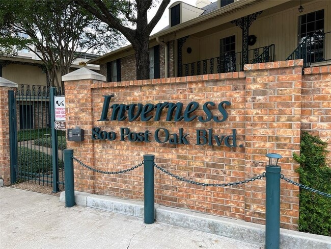 property at 800 Post Oak Blvd