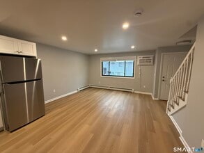 292 Meridian St in Groton, CT - Building Photo - Building Photo