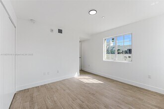 1519 Pennsylvania Ave-Unit -7 in Miami Beach, FL - Building Photo - Building Photo