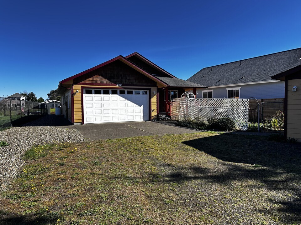 382 Eaglenest Ct SE in Ocean Shores, WA - Building Photo