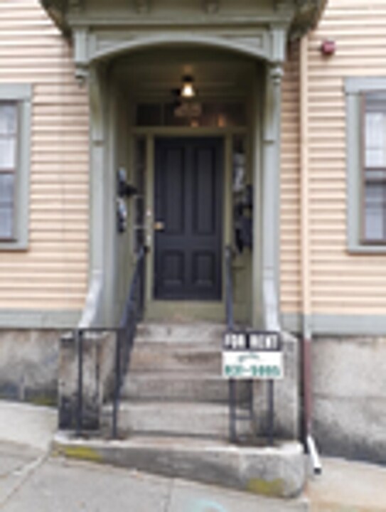 35 Bowen St in Providence, RI - Building Photo