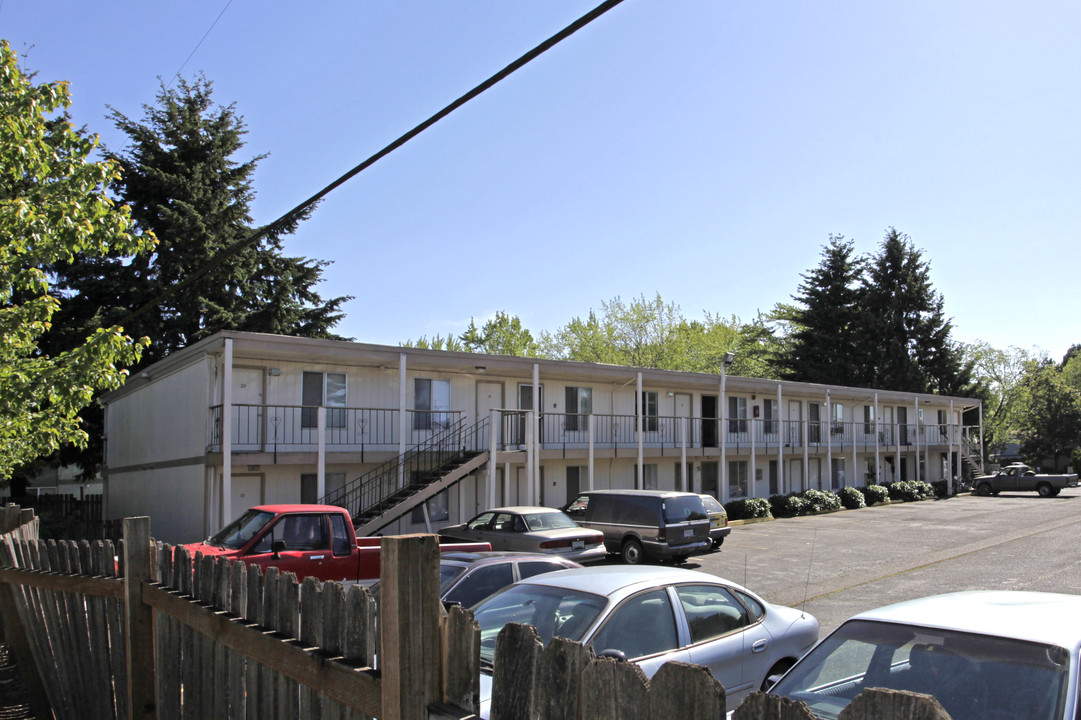 Pheasant Court Apartments in Springfield, OR - Building Photo