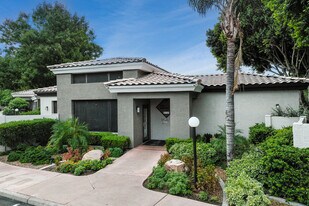 The Cove Apartments in Phoenix, AZ - Building Photo