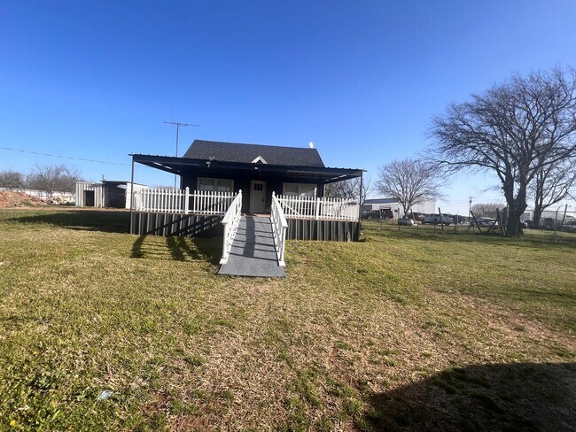 3506 CR 920 in Crowley, TX - Building Photo - Building Photo