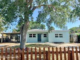143 E Grant Ave in Cocoa Beach, FL - Building Photo