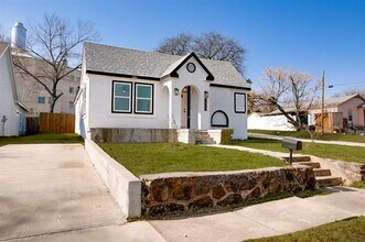 1903 Harlandale Ave in Dallas, TX - Building Photo - Building Photo