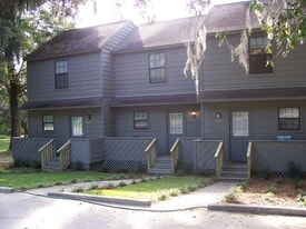 5475 Sombra Del Lago Dr in Tallahassee, FL - Building Photo